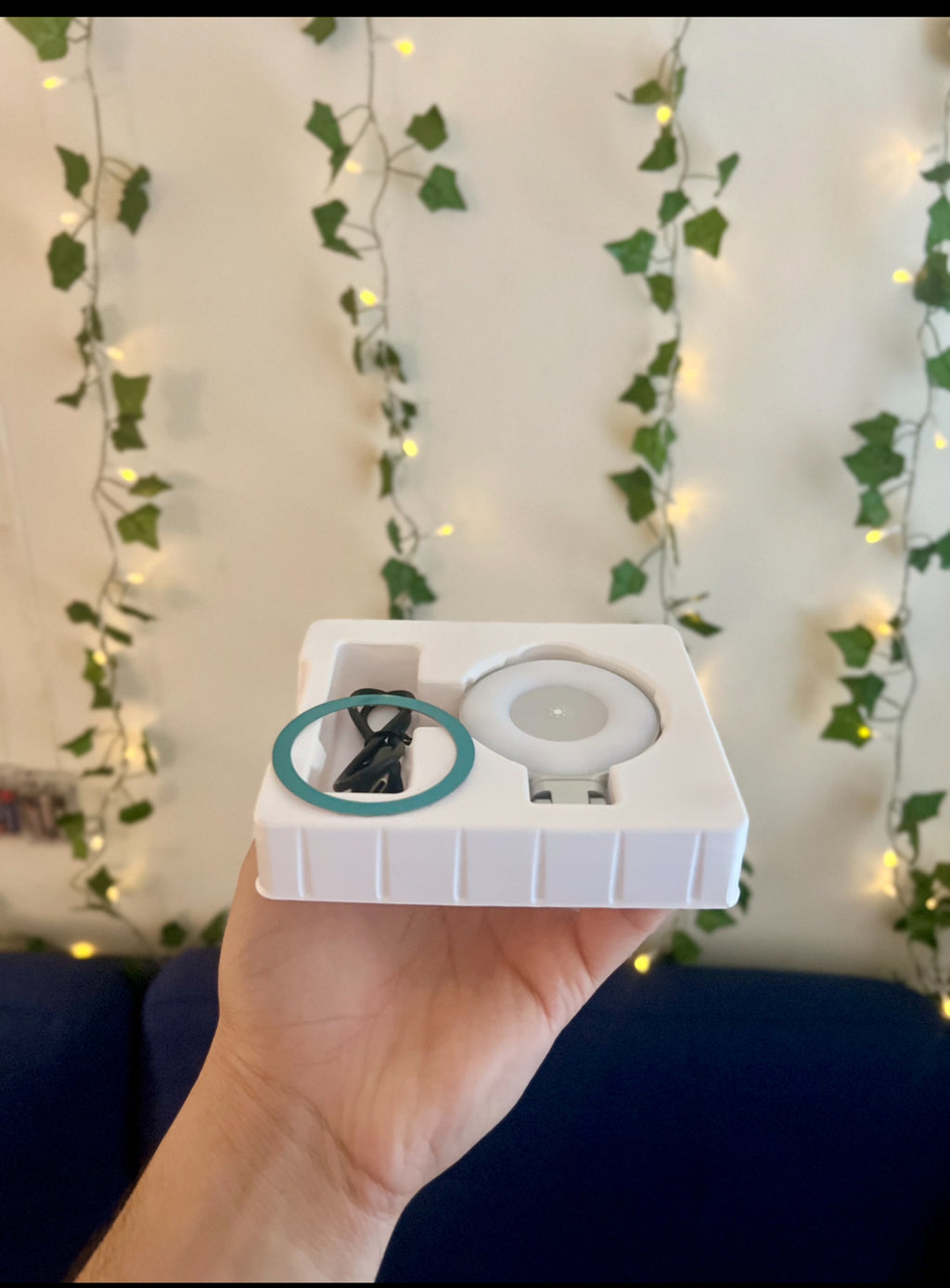 Luz LED magnética con MagSafe, espejo incluido y soporte giratorio. Perfecto para grabarte con buena luz en videollamadas, maquillaje o en cualquier momento.